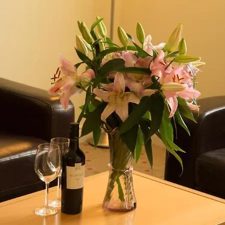 فندق Coast And 4*