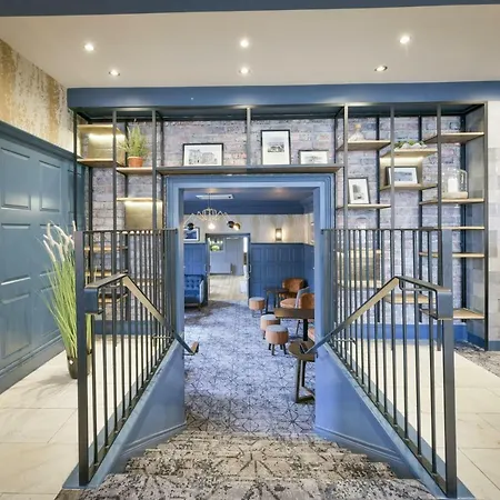 Coast And فندق اهينتش